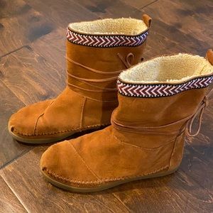 Toms moccasin boots